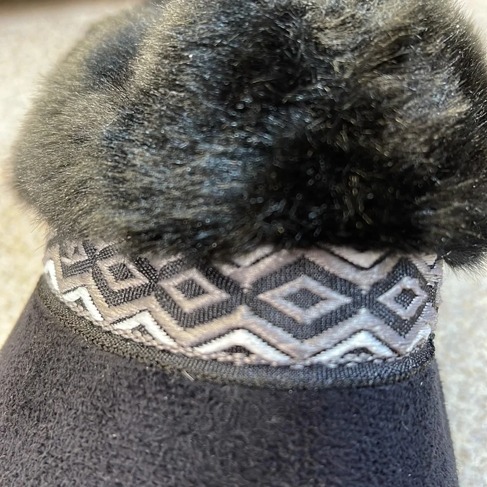 ISOTONER MEMORY FOAM. SLIPPERS SM 6.5-7 black - Picture 10 of 11